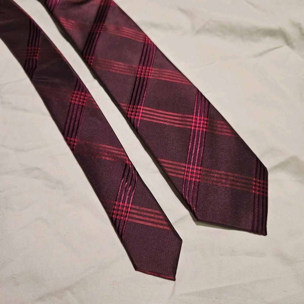 Calvin Klein Men's Plaid 100% Silk Necktie Tie Burgundy Merlot Wine